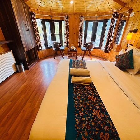 Bombay Palace Hotel Pahalgam Bagian luar foto