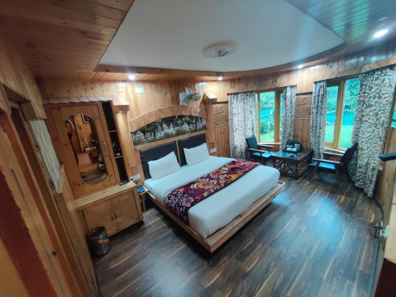 Bombay Palace Hotel Pahalgam Bagian luar foto