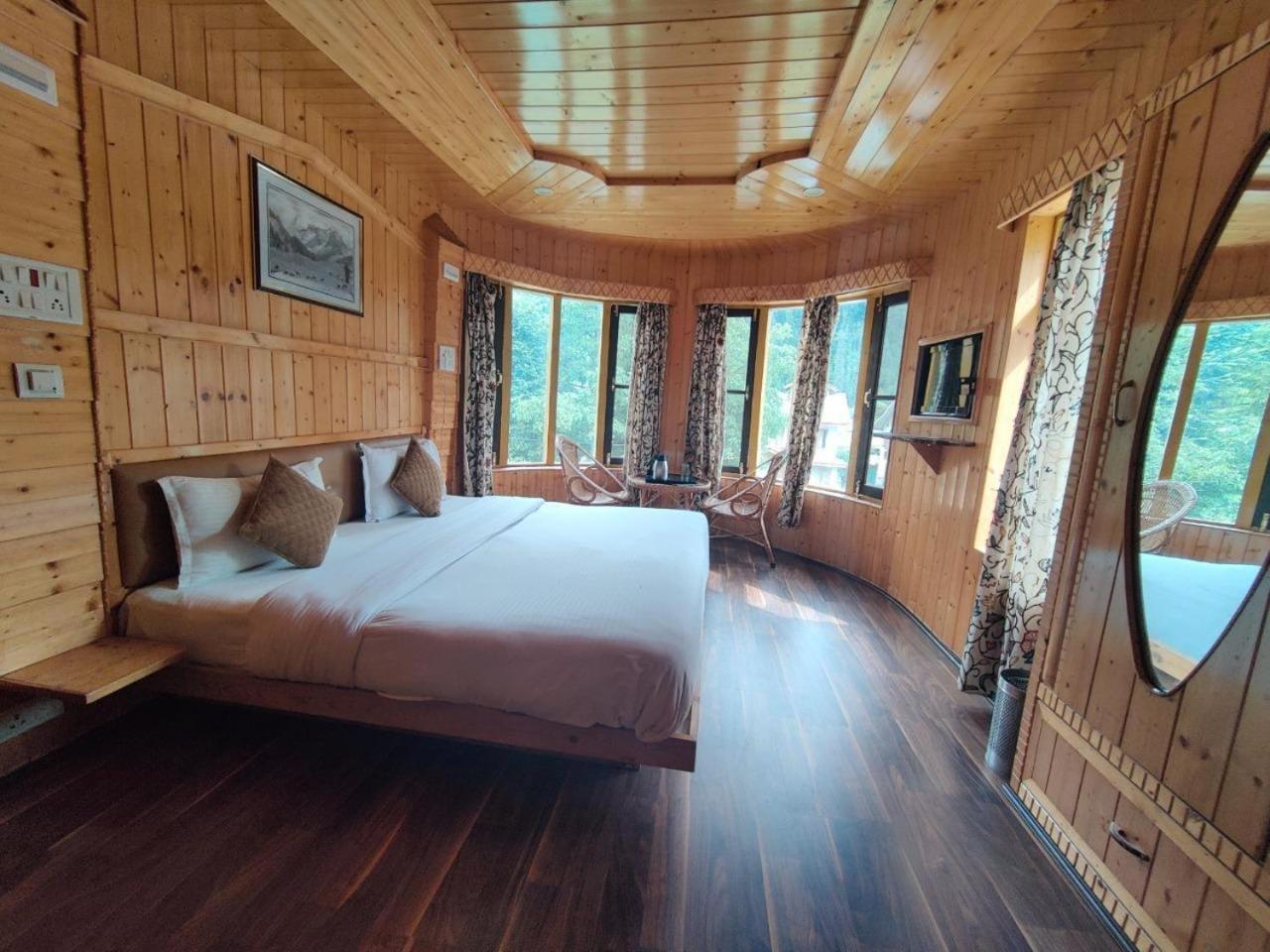 Bombay Palace Hotel Pahalgam Bagian luar foto