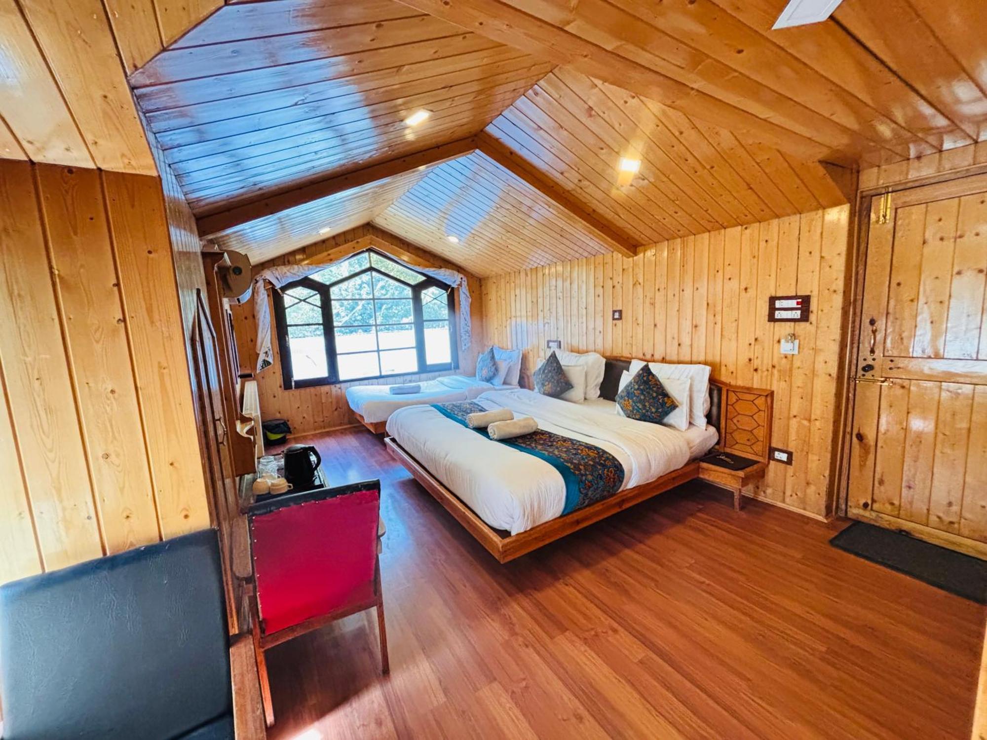 Bombay Palace Hotel Pahalgam Bagian luar foto